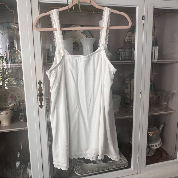 Pretty camisole top - Picture 7 of 8